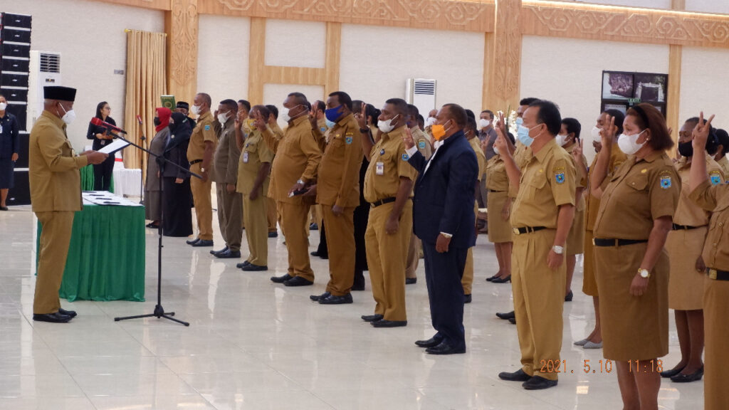 Lantik Puluhan Pejabat Eselon 3 dan 4, Ini Pesan Gubernur PB