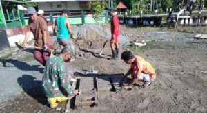 Wujud Peduli, TNI Gelar Karya Bakti Bantu Bangun MCK Masjid Al Hidayah
