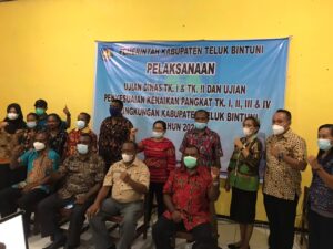 Buka Ujian Dinas, Plt Sekda Teluk Bintuni Berikan Motivasi