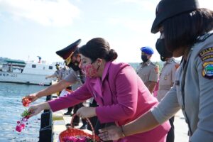 Sambut Hari Bhayangkara Ke-75, Polda PB Gelar Ziarah ke TMP dan Laut