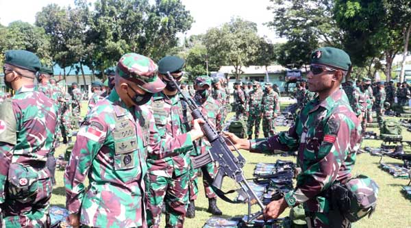Pangdam 17 Cen periksa pasukan web