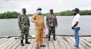 Di Aru Utara Timur, Danlanal Aru – Wabup Lakukan Sosialisasi PPKM