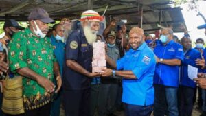 Demokrat Papua Berbagi Kasih Dengan Sesama di Nabire
