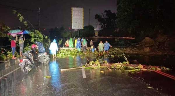Halong jembatan nyaris putus
