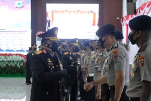 295 Anggota Polda Papua Barat Naik Pangkat, Ini Pesan Kapolda