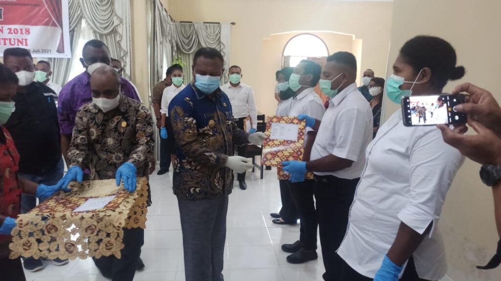 Serahkan SK CPNS Formasi 2018, Bupati : Harus Kedepankan Pelayanan Prima