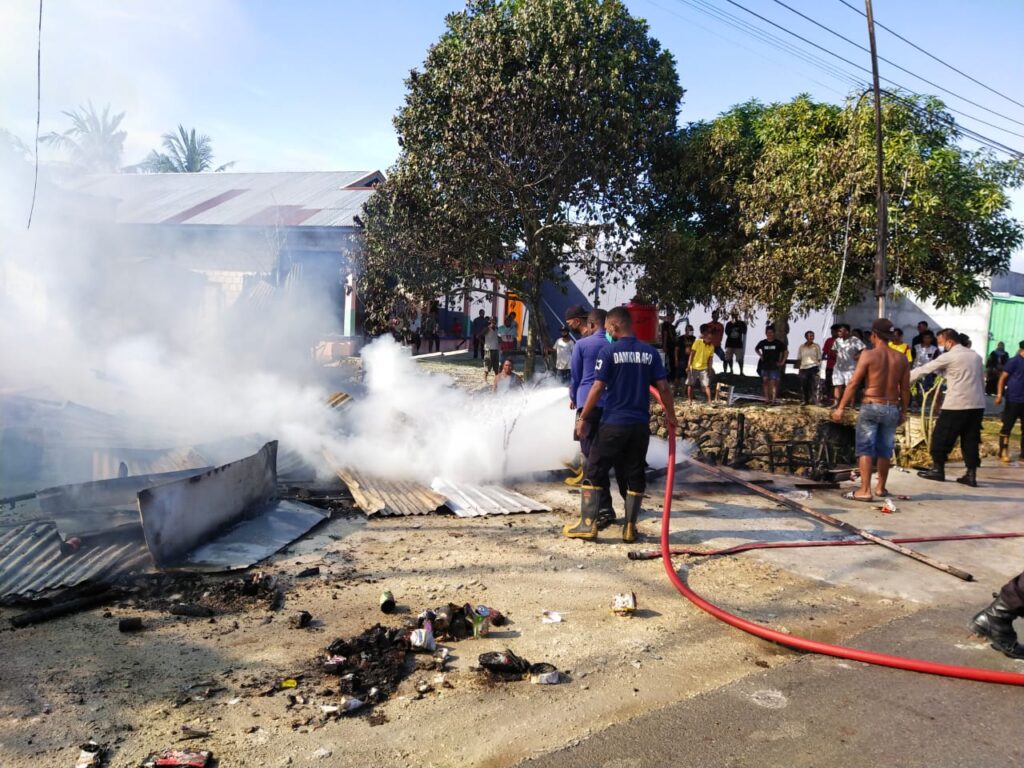 Kompor Hock Meledak, 2 Kios di Jalan Protokol Koya Barat Terbakar