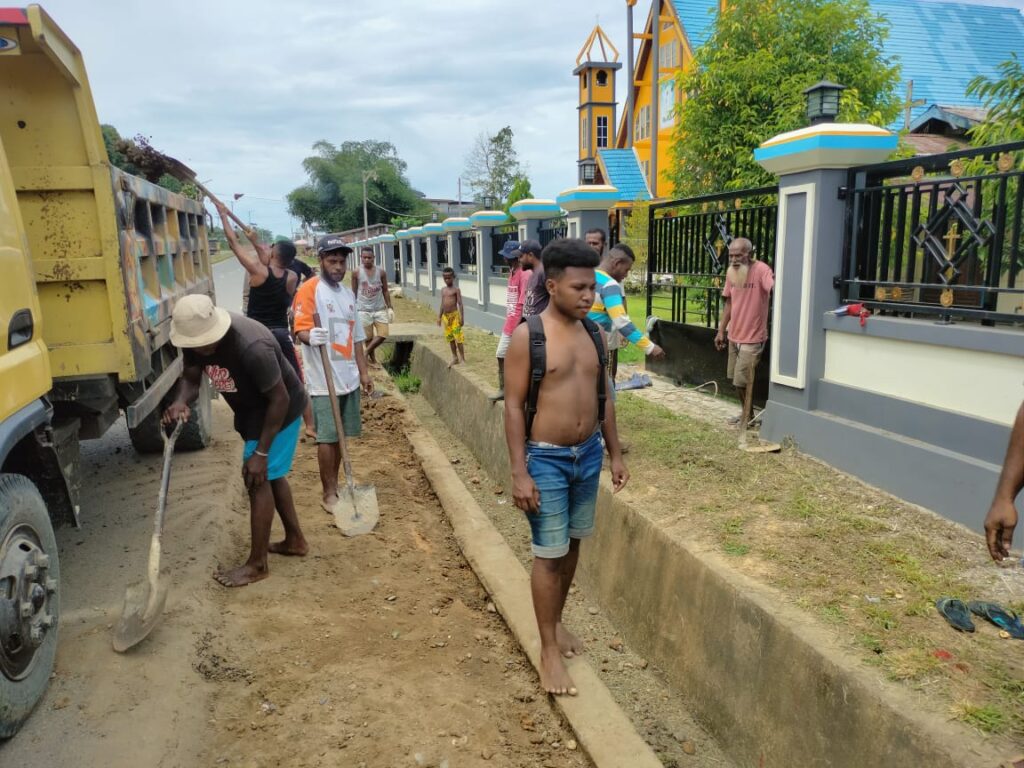 550 Paket Pekerjaan Bantu Masyarakat Telbin Ditengah Pandemi COVID-19