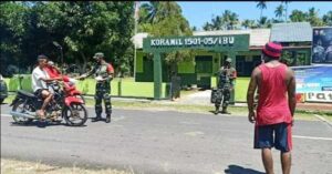 Babinsa Ramil 1501-05/Ibu Aktif Pendisiplinan Prokes Covid 19, Terapkan 5M