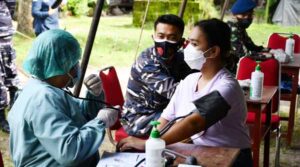 Lanjutkan Vaksinasi, TNI AL Sasar Warga Sekitar Pelabuhan Hunimua