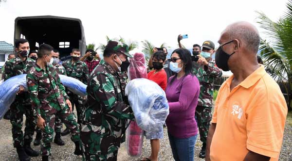 Pangdam 16 PTM Bantu korban longsor