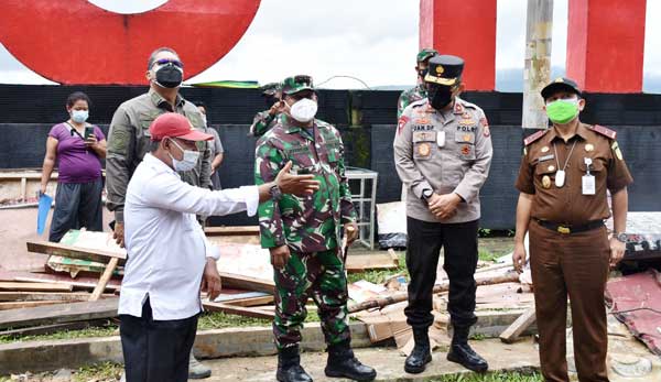 Pangdam PTM Tinjau Penanganan Longsor di Ruas Jalan Menuju Bandara Pattimura