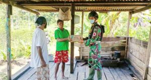 Satgas TNI Bagikan Sembako di Perbatasan RI – PNG