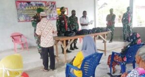 Satgas Yon 734/SNS Pos Alang Saode Berbagi Kasih di Wilayah Binaan