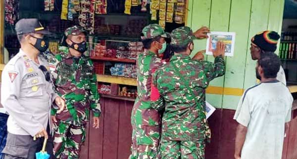 TNI Polri di Asmat Serbuan Vaksinasi