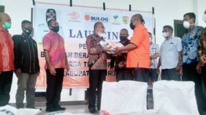 Launching Penyaluran Bansos PPKM di Bursel, Wabup Gerson : Harus Tepat Sasaran