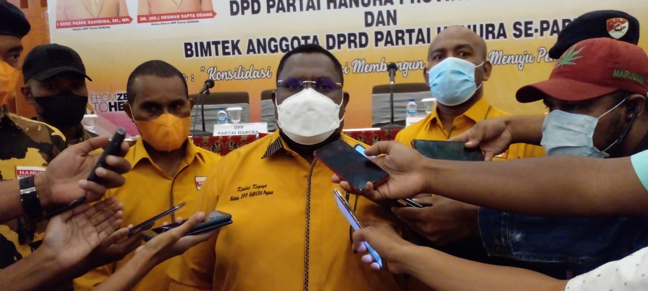 Dapat Dukungan DPP Hanura, Kenius Kogoya Siap Jadi Wagub Papua 18 WhatsApp Image 2021 07 03 at 04.42.39