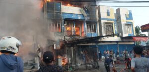 Belasan Lapak dan Dua Unit Ruko di Jalan Baru Abepura Hangus Terbakar