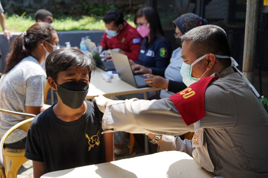 Polda Papua Gandeng Pit’s Corner Gelar Vaksinasi Presisi