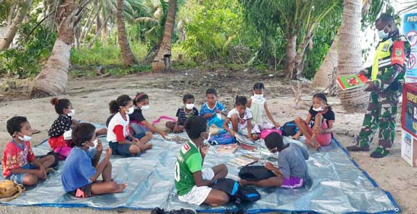 Babinsa Supiori Utara Pendidikan Pulau Terluar