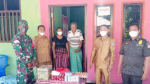 Peduli Warga Isoman, Danramil Wayabula Dampingi Penyaluran Sembako
