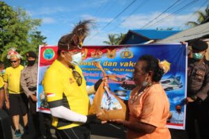 AKPOL 90 Gowes Sehat Sambil Bagi Sembako