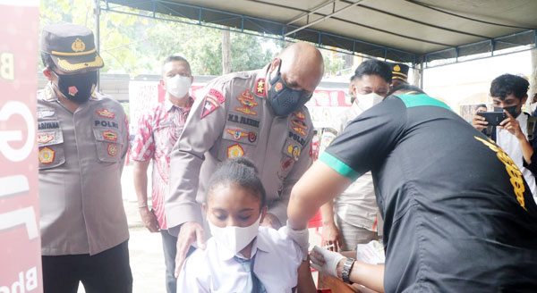 Kapolda Papua Vaksinasi Merdeka SMAN 4 JPR