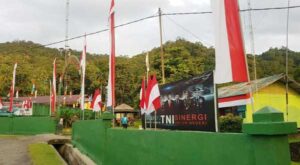 Semarakkan HUT RI ke 76, Koramil Depapre Pasang Umbul-umbul Merah Putih