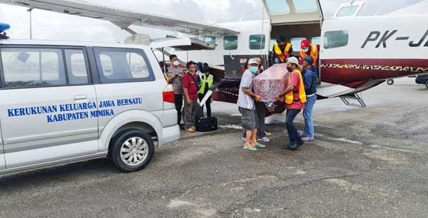 2 Warga Sipil Korban Aksi KKB Dievakuasi, Keduanya Dipanah Hingga Hangus Dibakar