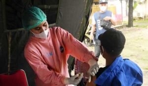TNI AL Kembali Vaksin Masyarakat Pesisir dan Nelayan Baguala