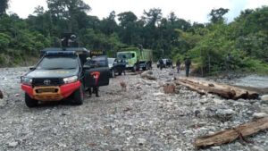 Penyisiran dan Evakuasi Karyawan PT Indo Papua Berlangsung Dramatis