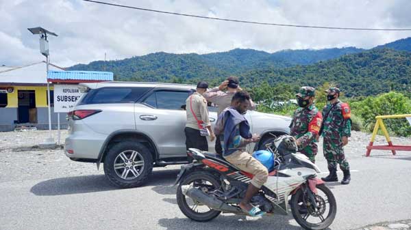TNI Polri sekat Jalan Trans Nabire Enaro