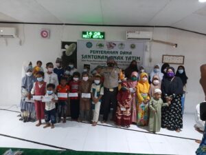 Binmas Polsek Sarmi Serahkan Dana Santunan kepada Anak Yatim