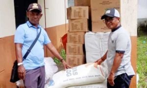 Warga Korban Bencana Alam di Waesama Bursel Terima Bantuan