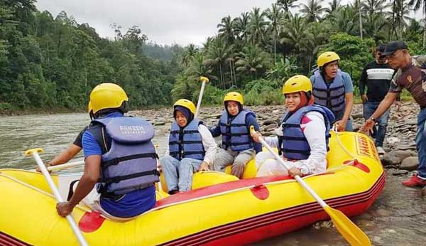 Bupati Safitri Arung Jeram3