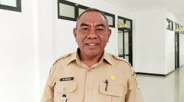 Camat Leksula R Tasane 1