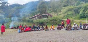 Bakar Batu Awali Pembangunan Jalan Banti – Arwanop Mimika