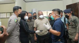 Kapolda Papua Cek Jenazah Korban Penembakan KKB Sebelum Diterbangkan ke Aceh