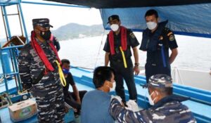 Nelayan di Teluk Ambon Terus Jadi Sasaran Vaksinasi TNI AL