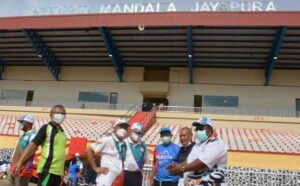 Menko PMK Olahraga Pagi di Stadion Mandala Jayapura