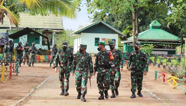 Pangdam VI Mulawarman Kunjungi Satgas TNI