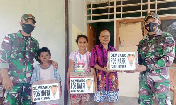 Satgas TNI Berbagi Kasih di Kampung Nafri