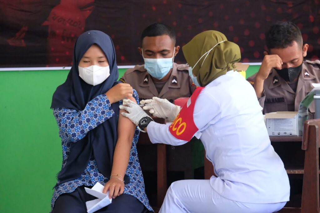Layani Tingginya Animo Masyarakat, Polda PB Gelar Vaksinasi di Prafi