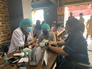 Polsek Heram-Relawan Vaksinator Polri Gelar Vaksinasi Presisi di Mega Waena, Ini Targetnya