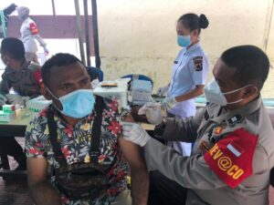 Polda Papua Rutin Gelar Vaksinasi Presisi Jelang PON XX