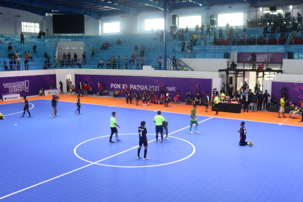 Brimob Nusantara Amankan Pertandingan Futsal PON XX di Timika 17 WhatsApp Image 2021 09 24 at 20.45.29