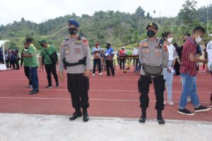 Personil Gabungan TNI-Polri Amankan Pertandingan Sepak Bola PON XX