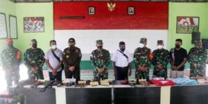 Simpatisan KSTP Yapen Serahkan 6 Senpi Rakitan ke TNI, Ini Rinciannya