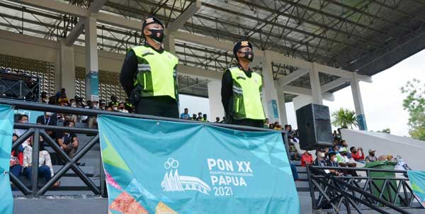 Ratusan Personel TNI - Polri Amankan Laga Sepak Bola PON XX 19 Cabor Sepakbola Pengaman Sta Uncen