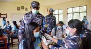 Lantamal IX Ambon Gelar Vaksinasi Covid-19 di SMA 14 Hatu